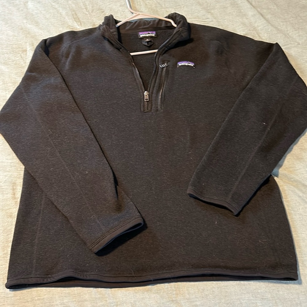 Men’s dark grey Patagonia 1/4 zip fleece